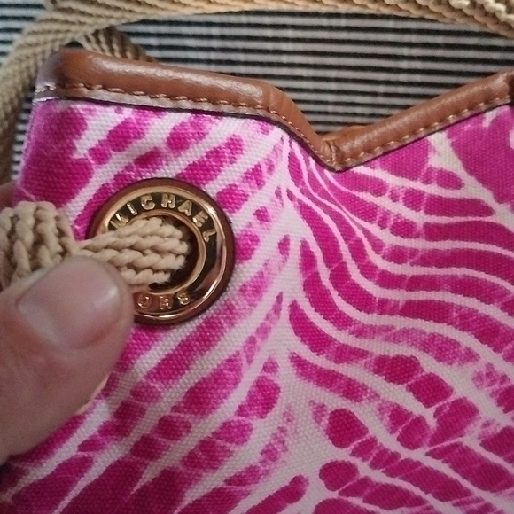 💝NWOT Michael by Michael Kors pink and white pattern fabric handbag💝 - Picture 3 of 13